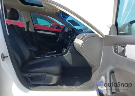 2013 Volkswagen Passat 2.5L Se z USA, uszkodzony, nr VIN 1VWBP7A30DC080200